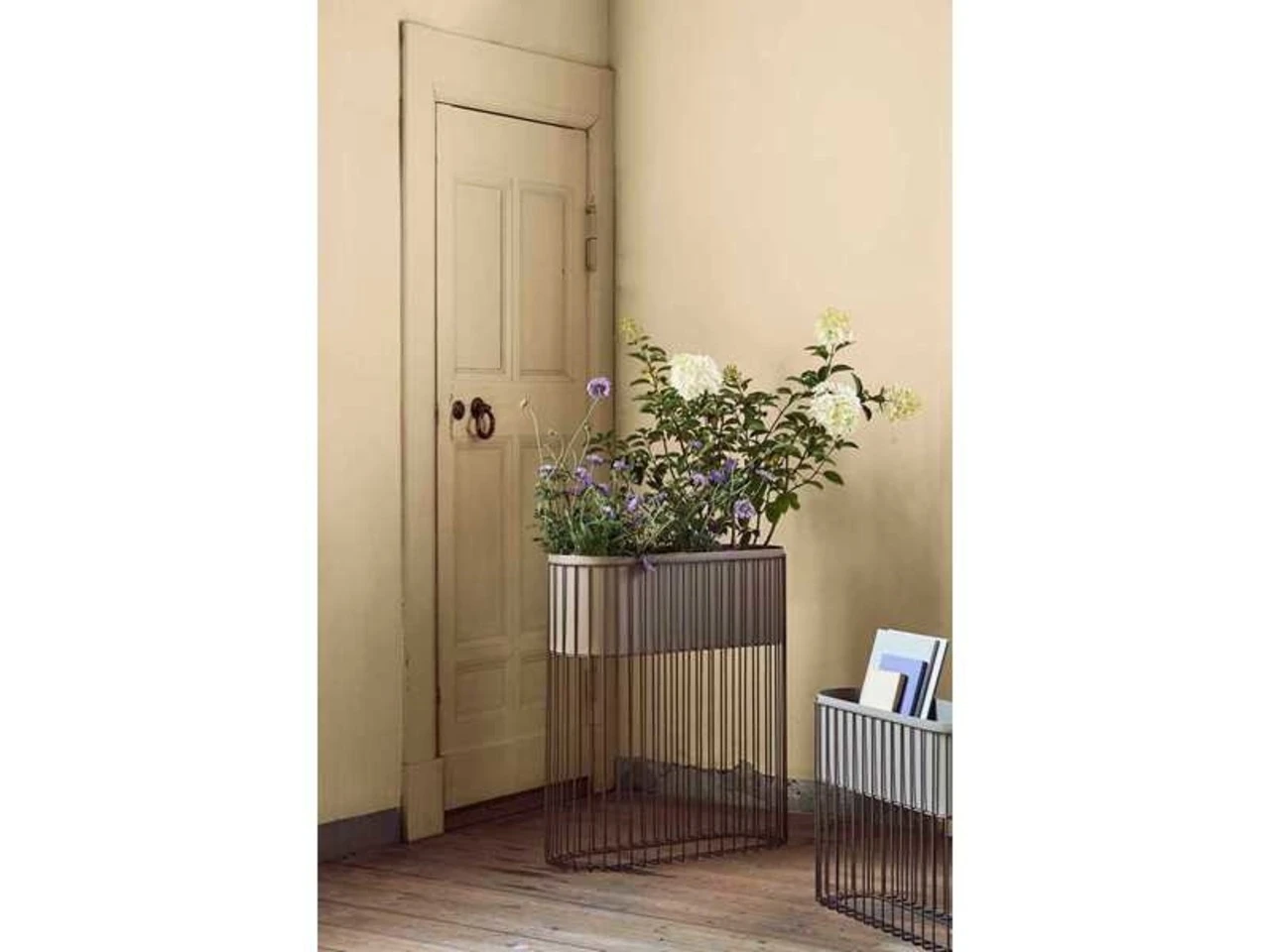 Broste Copenhagen Fenja Plantenbak Op Standaard - Taupe 2 Broste Copenhagen Fenja Plantenbak Op Standaard - Taupe - Afbeelding 2